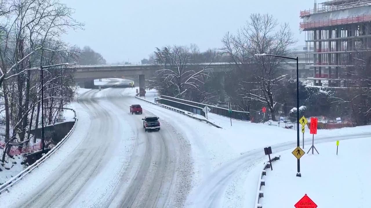 Unos 100 choques se reportaron en autopistas de Virginia por la tormenta invernal