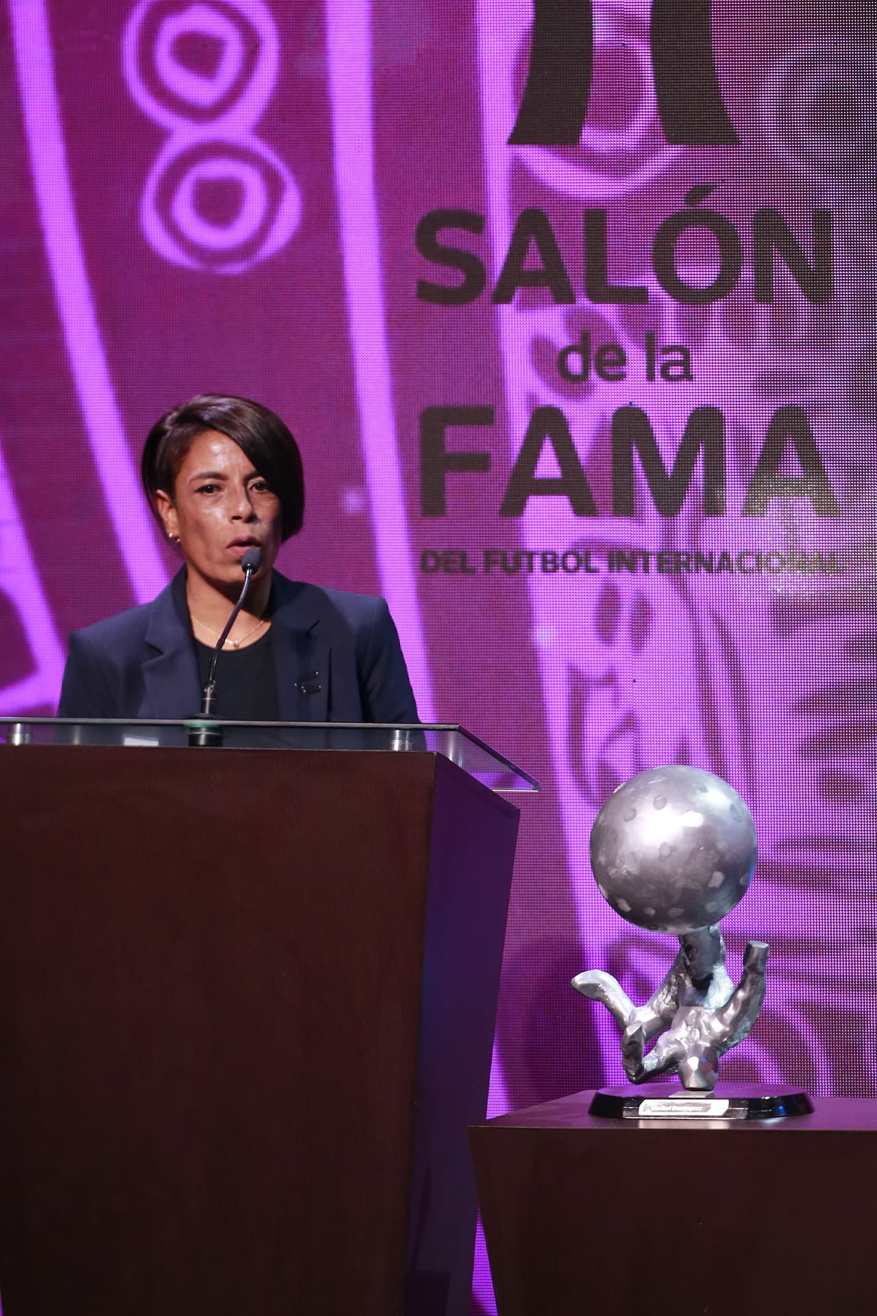 Ronaldinho fue la gran figura de la ceremonia de investidura al Salón de la Fama de la décima generación, en donde los grandes ausentes fueron Raúl González, Roberto Carlos, Fabio Cannavaro y Pia Sundhage.