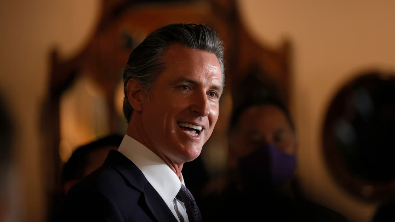 ¿En qué consiste la elección de destitución del gobernador Gavin Newsom? Un experto explica