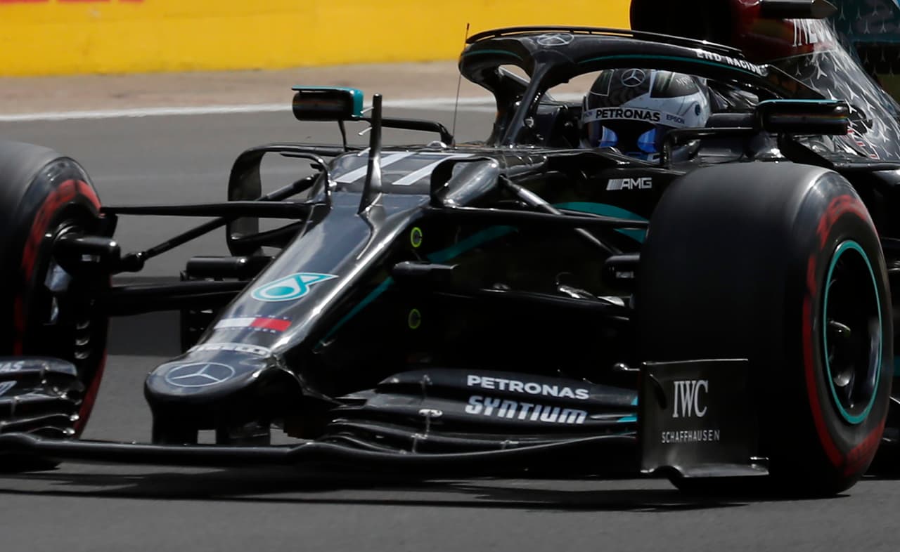 Lewis Hamilton consiguió el primer sitio en el Circuito de Silverstone. Verstappen y Leclerc completaron el podio. Ricciardo y Norris llegaron en cuarto y quito, respectivamente. Stroll, compañero de Checo Pérez, terminó en el noveno puesto. El próximo fin de semana se correrá la carrera del septuagésimo aniversario.