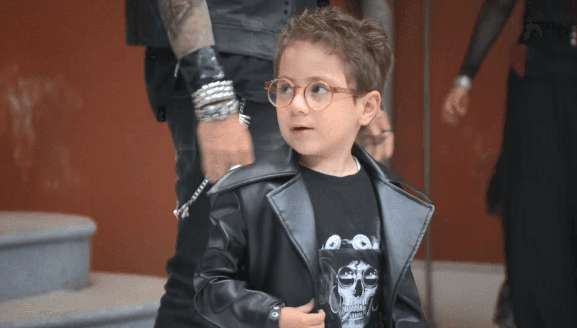 No hay estilo más rebelde que el del 'Morris', desde pequeño muestra una actitud ruda, con chamarras de piel y jeans en color negro.