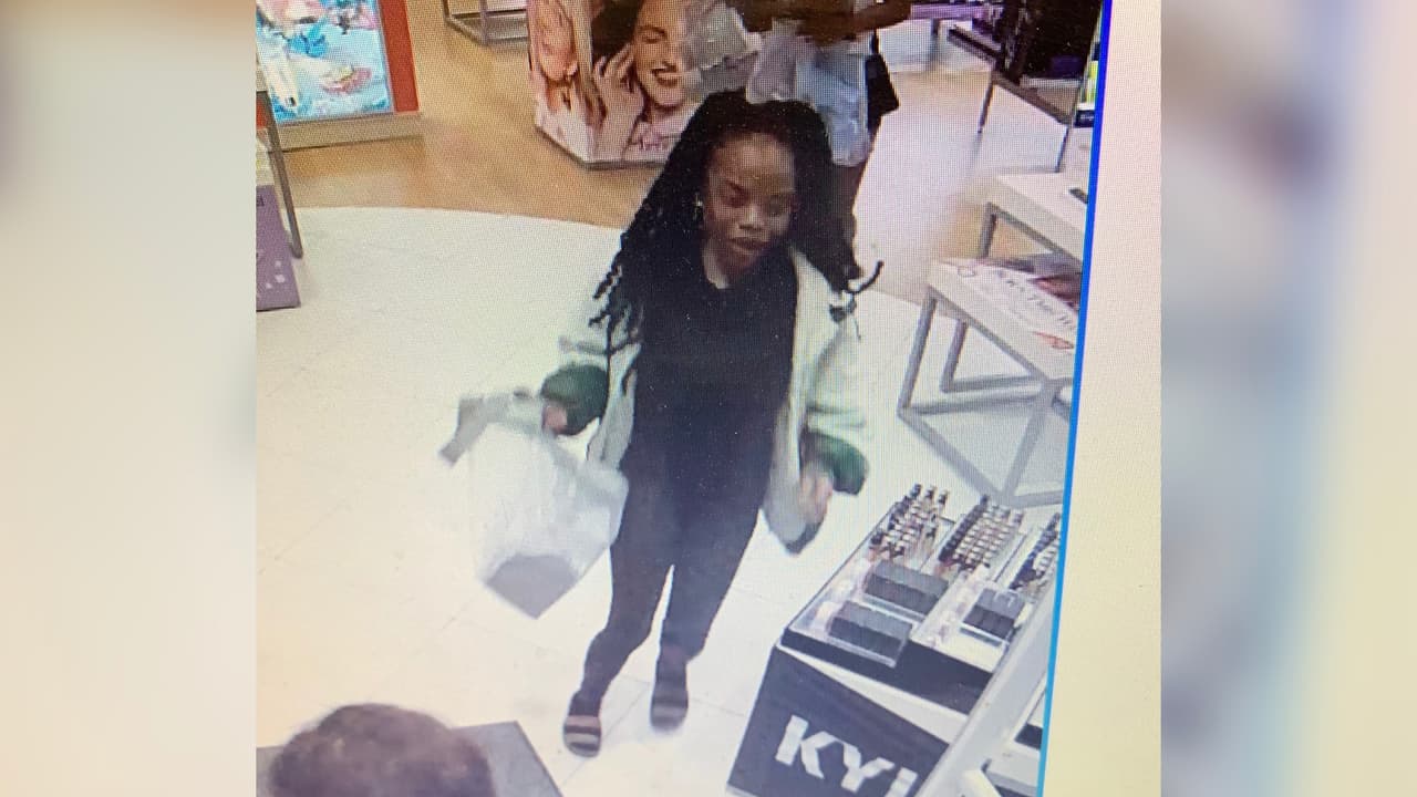 Las sospechosas fueron descritas como mujeres afroamericanas, entre 16 y 17 años, algunas con gorros de baño.