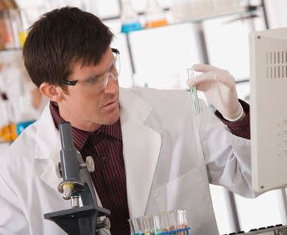 Experto en ética científica Los progresos científicos han desatado mucha polémica que sólo podrá ser vigilada por especialistas en el tema. La clonación, la manipulación genética, el trabajo con células madre tendrán que regularse para impedir su mal uso. Los filósofos tendrán que introducirse a los temas científicos más que a los existenciales para conseguir un trabajo bien pagado.Fecha prevista: 2015Posibles estudios: filosofía, toda clase de carreras científicas