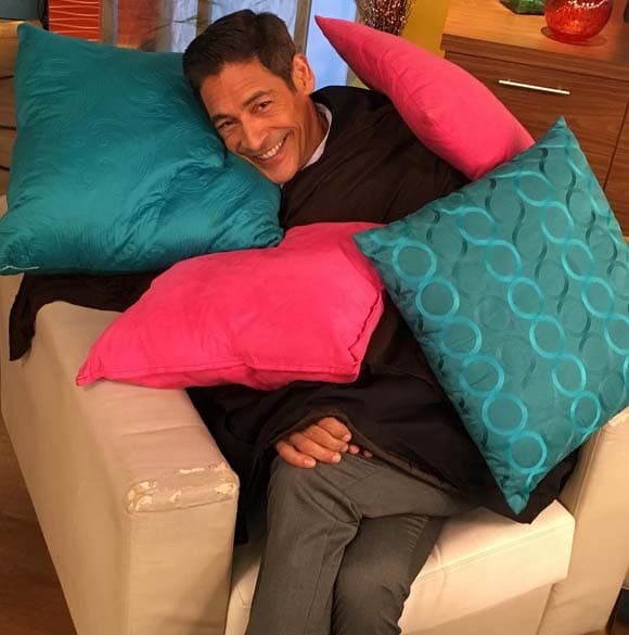 "Hoy hace Friooooooo, quien me viene a calentar un poco. Jajajajajajajaja", preguntó Johnny. (Octubre 8, 2015)