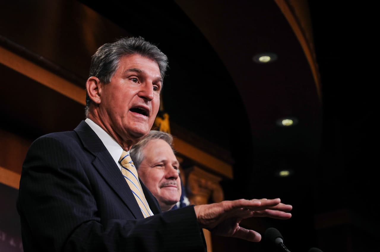 El senador Joe Manchin se cambia de demócrata a independiente cuando ya había anunciado su retiro
