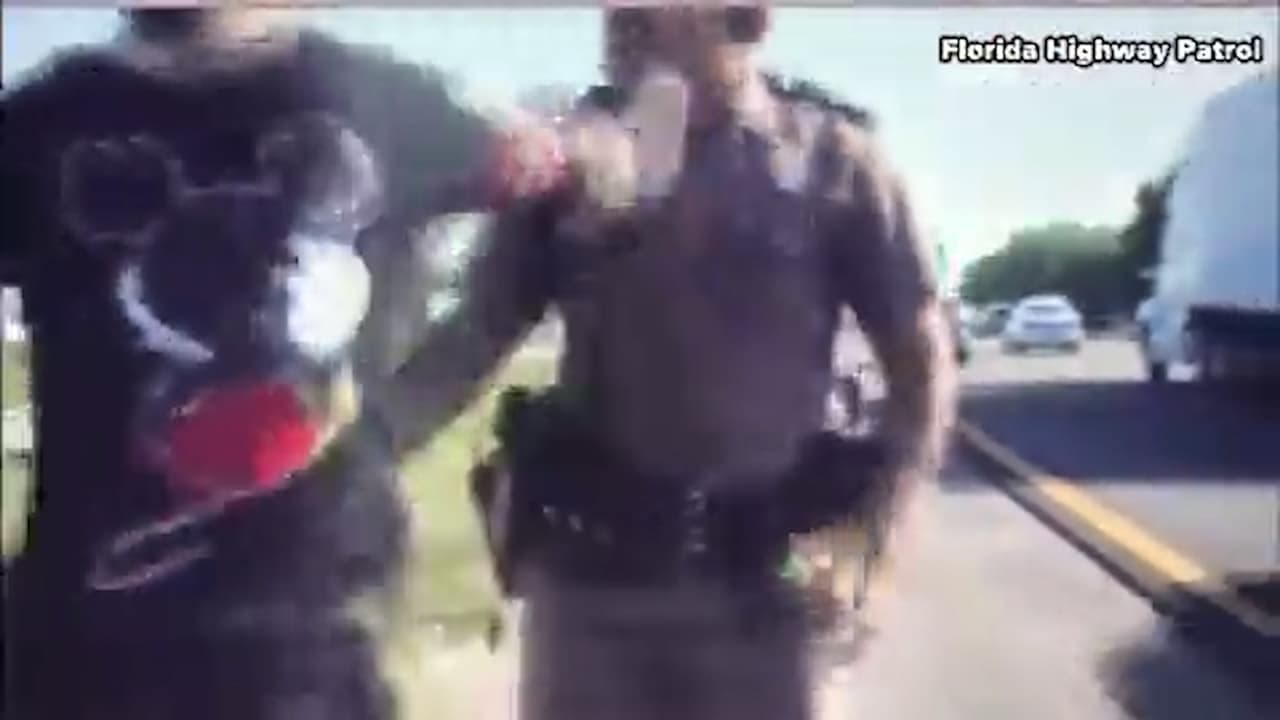 Joven golpea en la cara a policía de FHP que intentaba ayudarlo a regresar a casa 