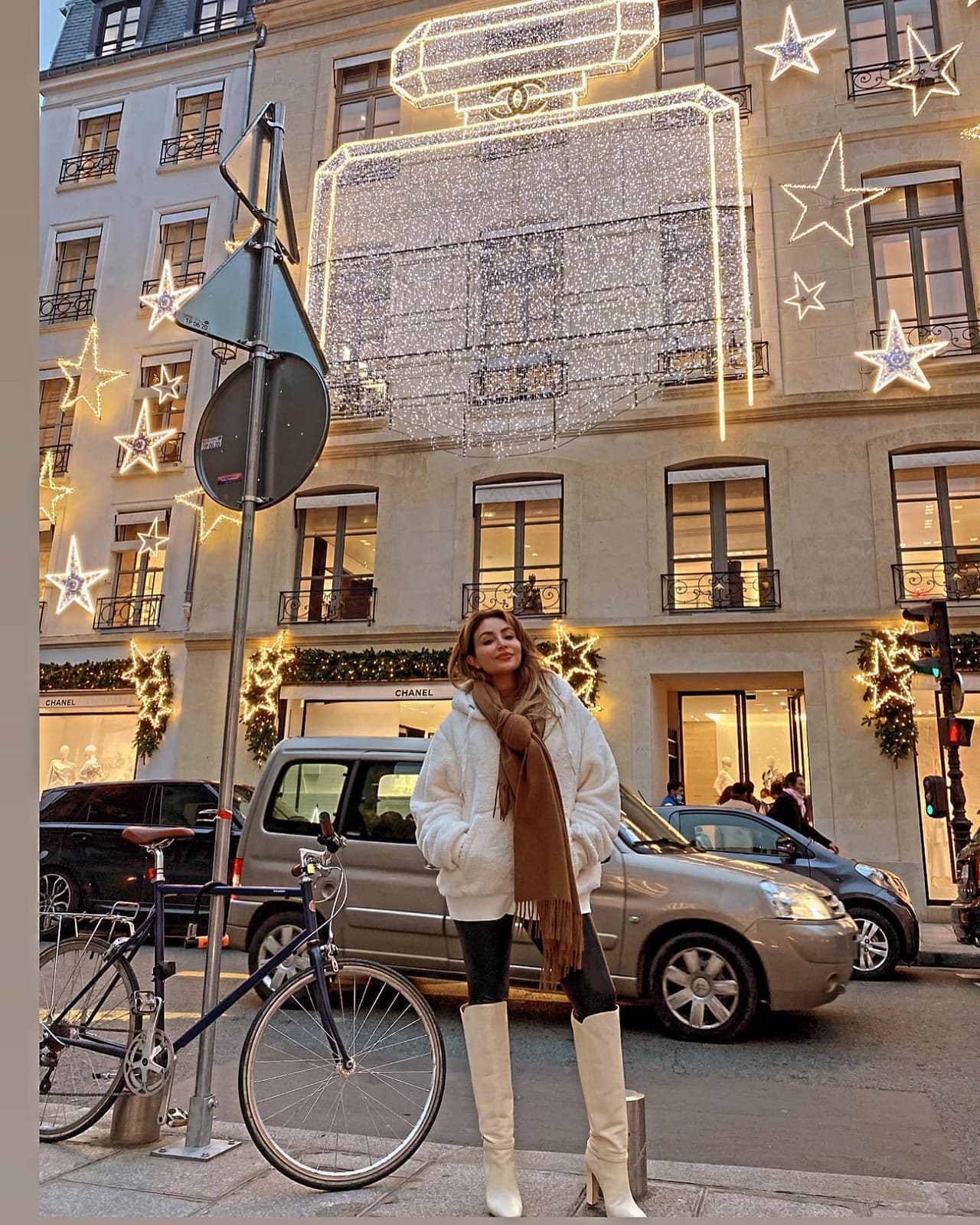 Pero como era de esperarse, 
<b><a href="https://www.univision.com/los-angeles/ksca/musica/el-free-guey/en-fotos-la-bronca-visita-la-ciudad-del-amor-con-el-ojitos-fotos">La Bronca</a></b> también aprovechó para salir de compras y visitar algunas de sus tiendas favoritas.