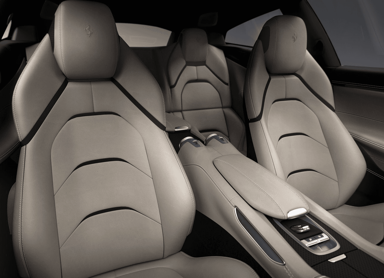 La cabina del Ferrari GTC4 Lusso 2017 que llegará a los Estados Unidos el próximo otoño es una interpretación futurista de lo que quieren los dueños de Ferrari, y a juzgar por la lista de espera los italianos no se equivocaron.