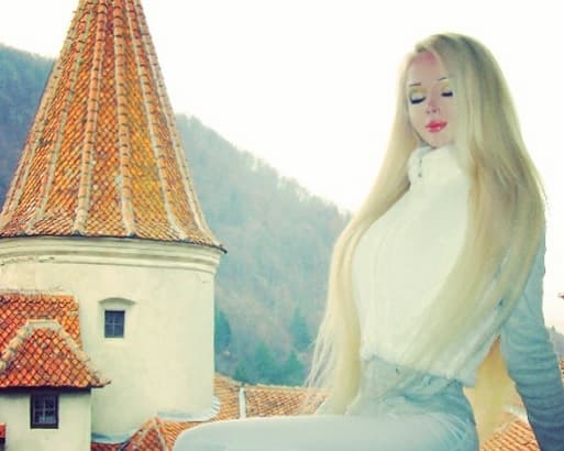 Según TvyNotas, a la joven le molesta el apodo de 'Barbie humana', pero dice que ya está más que acostumbrada y que al respecto no puede hacer mucho.