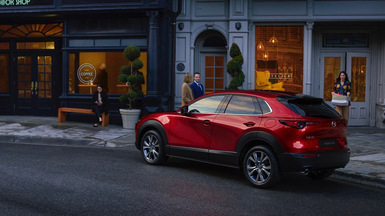 El menú de motores de la Mazda CX-30 está compuesto por un motor 4 cilindros 
<b>Skyactiv-G de 2.0 litros</b> de desplazamiento como opción básica y un nuevo motor 
<b>Skyactiv-X </b>que cuenta con un nuevo sistema de compresión controlada por chispa que desarrolla más torque y quema combustible más eficientemente.