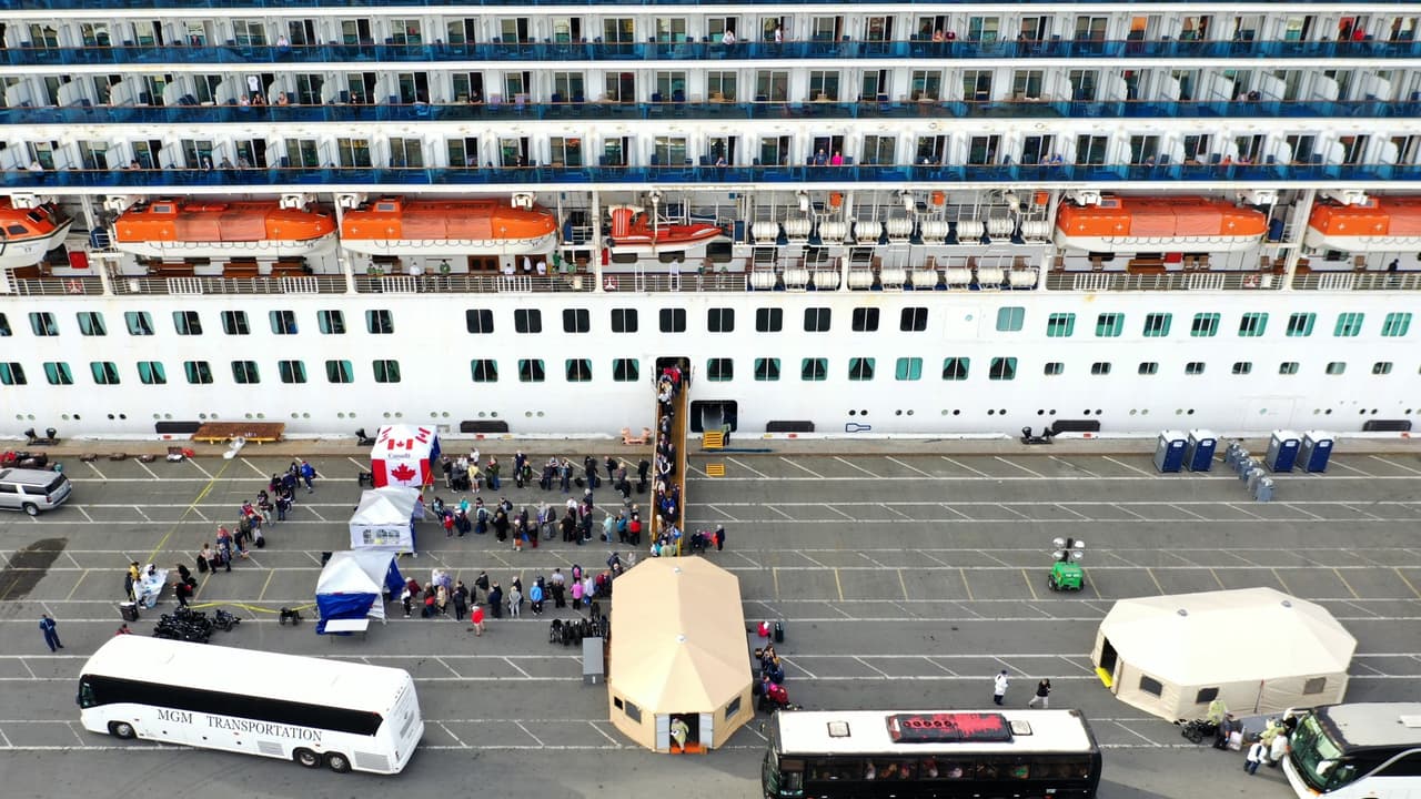 Los 19 tripulantes del Grand Princess infectados con coronavirus no desembarcarán en Oakland