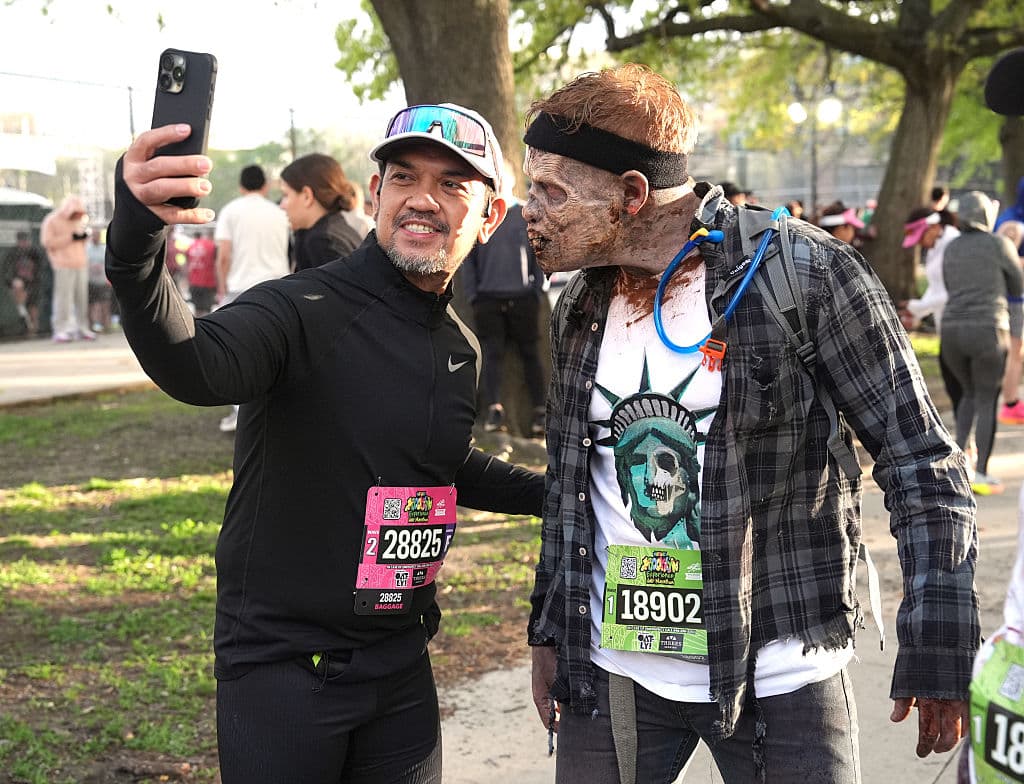 En el caso de los 'walkers' (caminantes), para los atletas, tomarse una foto con alguno de ellos parecía una agradable sorpresa.