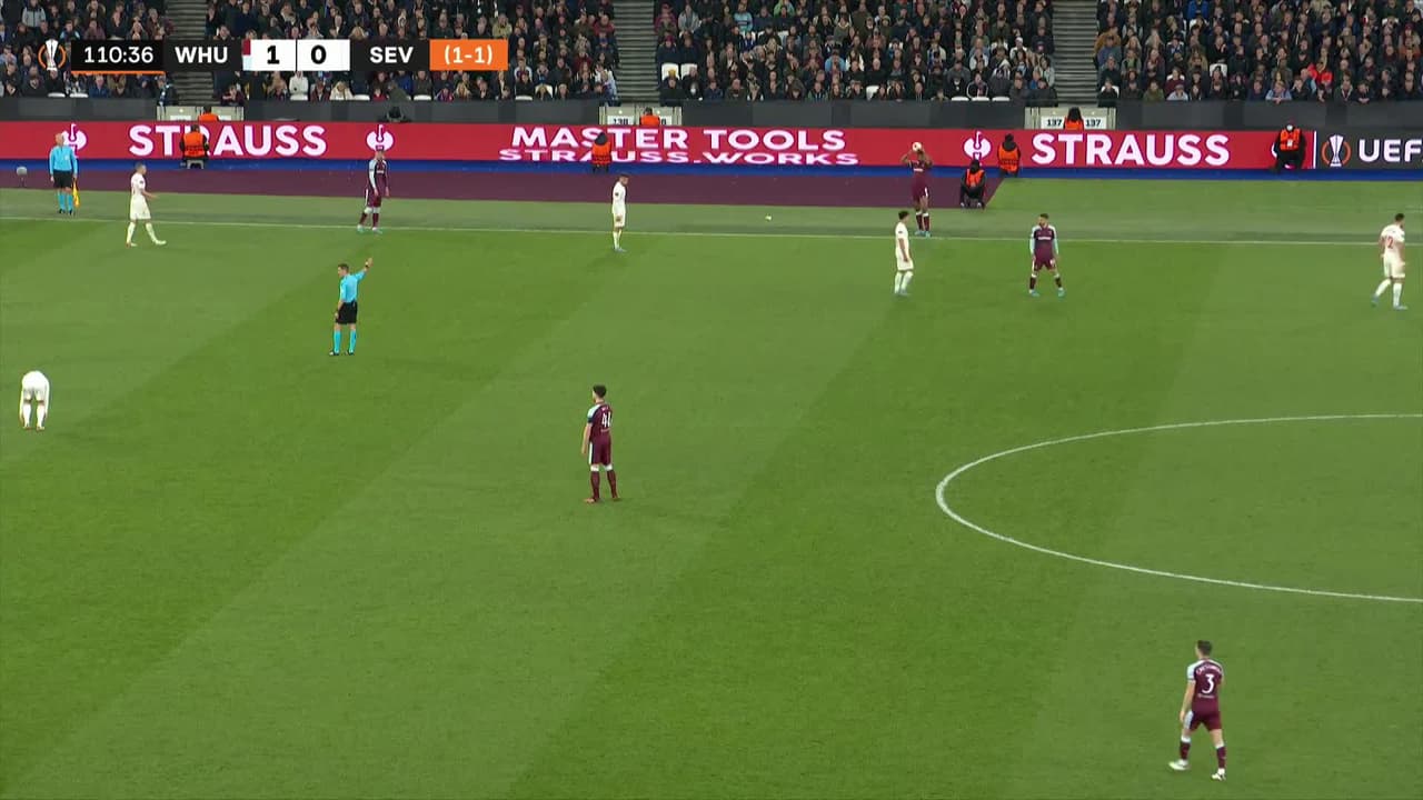 ¡GOL!  anota para West Ham United. Andriy Yarmolenko