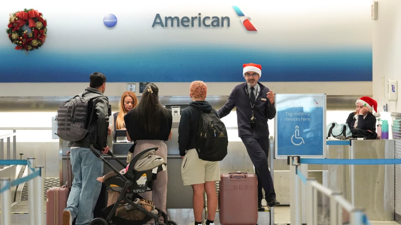 Vuelos suspendidos y retrasos: así afectó a Orlando el fallo de American Airlines