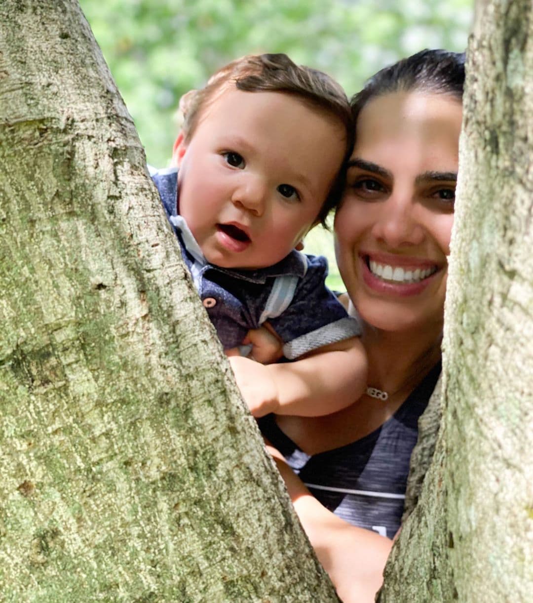 Para sonrisas, una de nuestras favoritas: la de Andrea Chediak, acompañada de baby Diego, a quien nos encanta acompañar mientras descubre el mundo.