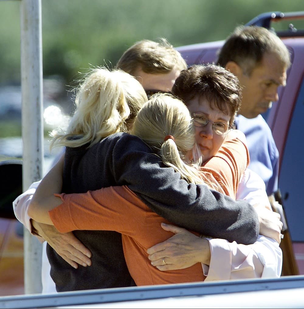 El 29 octubre 2002 un alumno al que no se le había permitido presentarse a un examen entró en la Escuela de Enfermería de la Universidad de Tucson (Arizona) y comenzó a disparar, matando a dos profesores. El alumno acabó suicidándose.