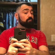 Algunos de sus compañeros le decían que mejor se dedicara a la cantada, ya que en las fiestas siempre se echaba tremendos palomazos.