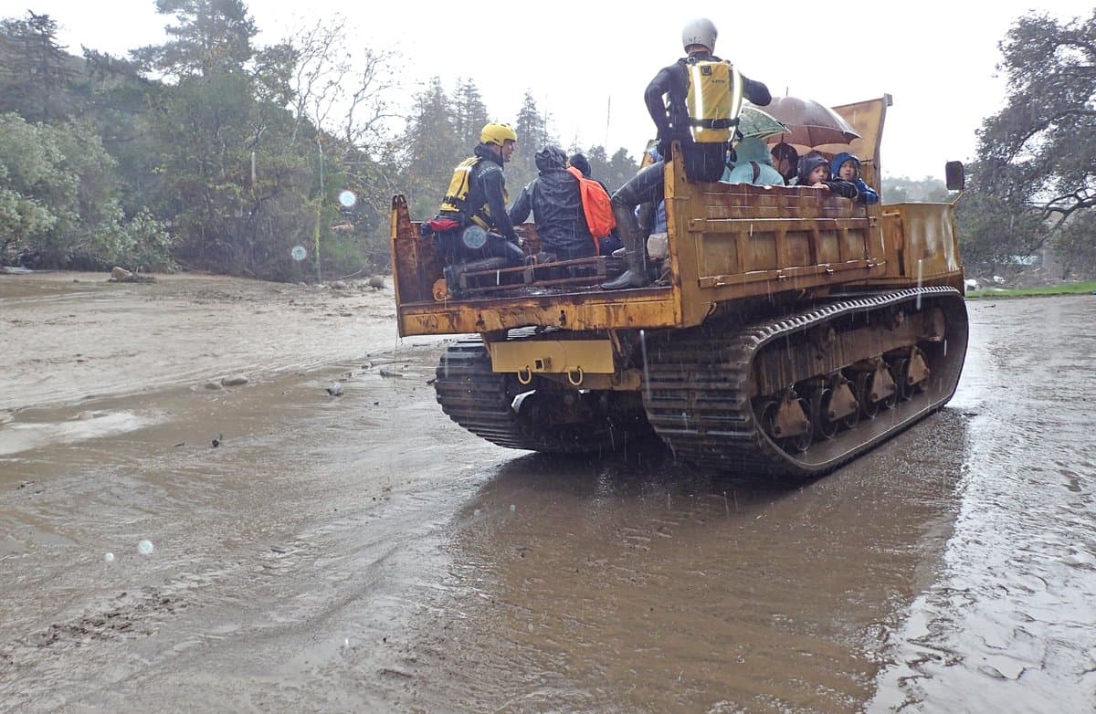 Las lluvias caídas en el condado de Santa Barbara originaron un torrente de agua y lodo que inundó el hotel rural El Capitan Canyon