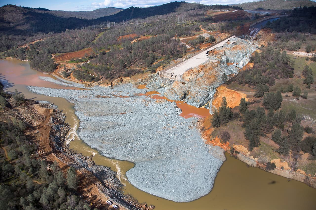 La lluvia extrema y una falla en la presa de Oroville desatan una nueva fiebre del oro en California