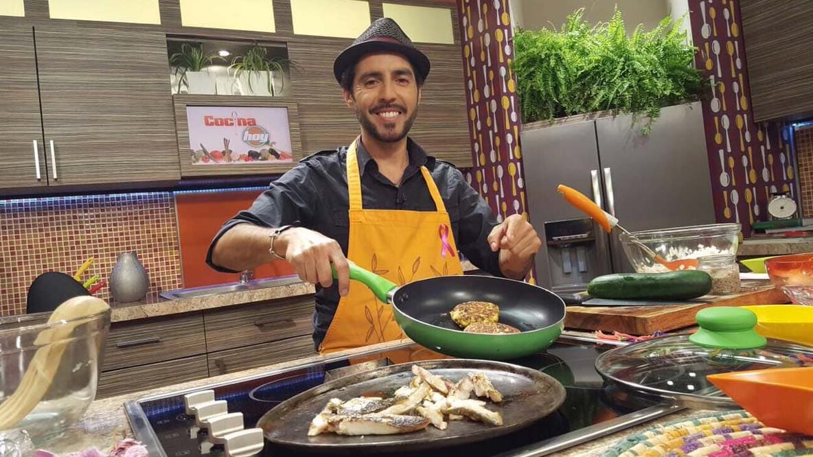 ¿Buscas una receta saludable? Las tortitas de arroz y pescado asado con ensalada juliana le encantarán a tu familia.