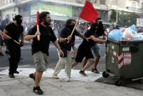 Grecia, en el lugar 3, experimenta 50% de experiencias negativas. El colapso financiero ha influido a que aparezcan en este ranking.