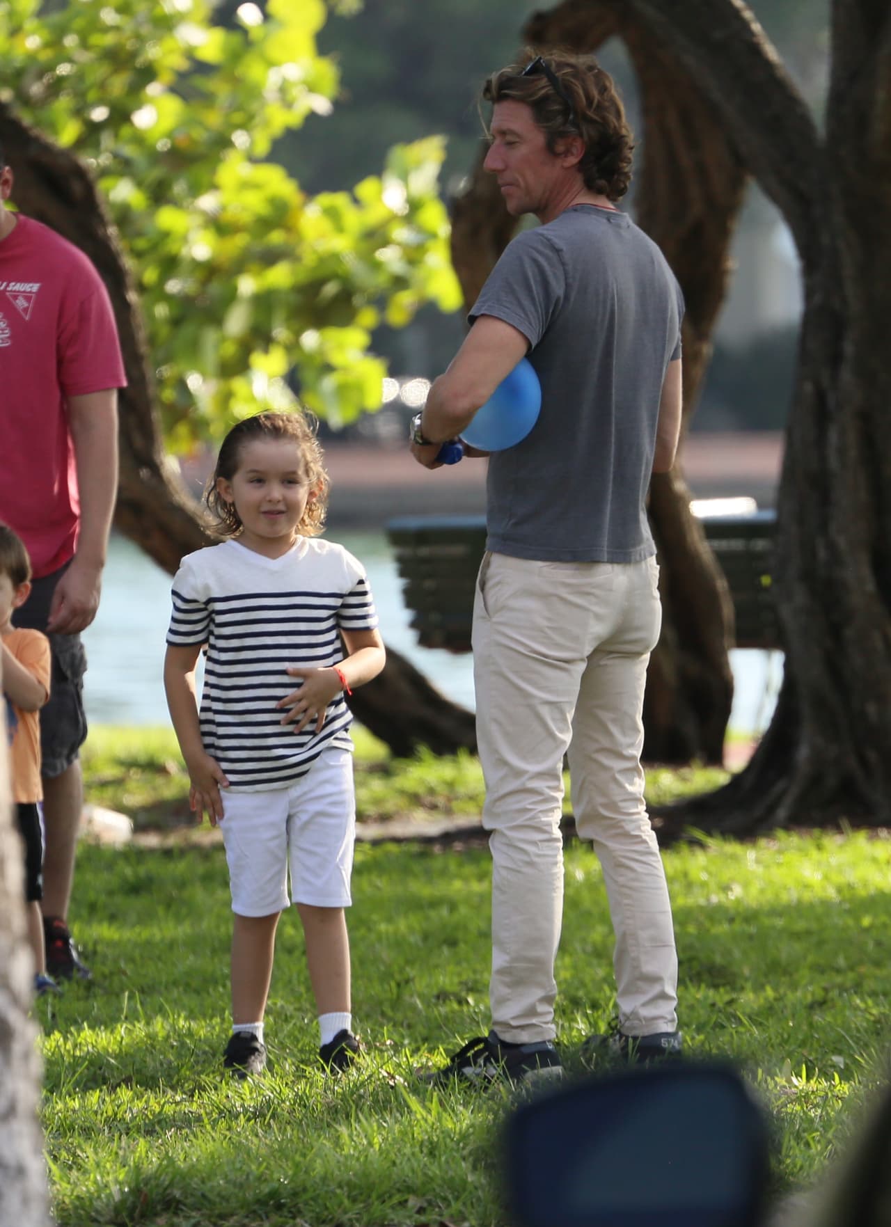 Nico fue a un parque en Miami con su famoso padre.