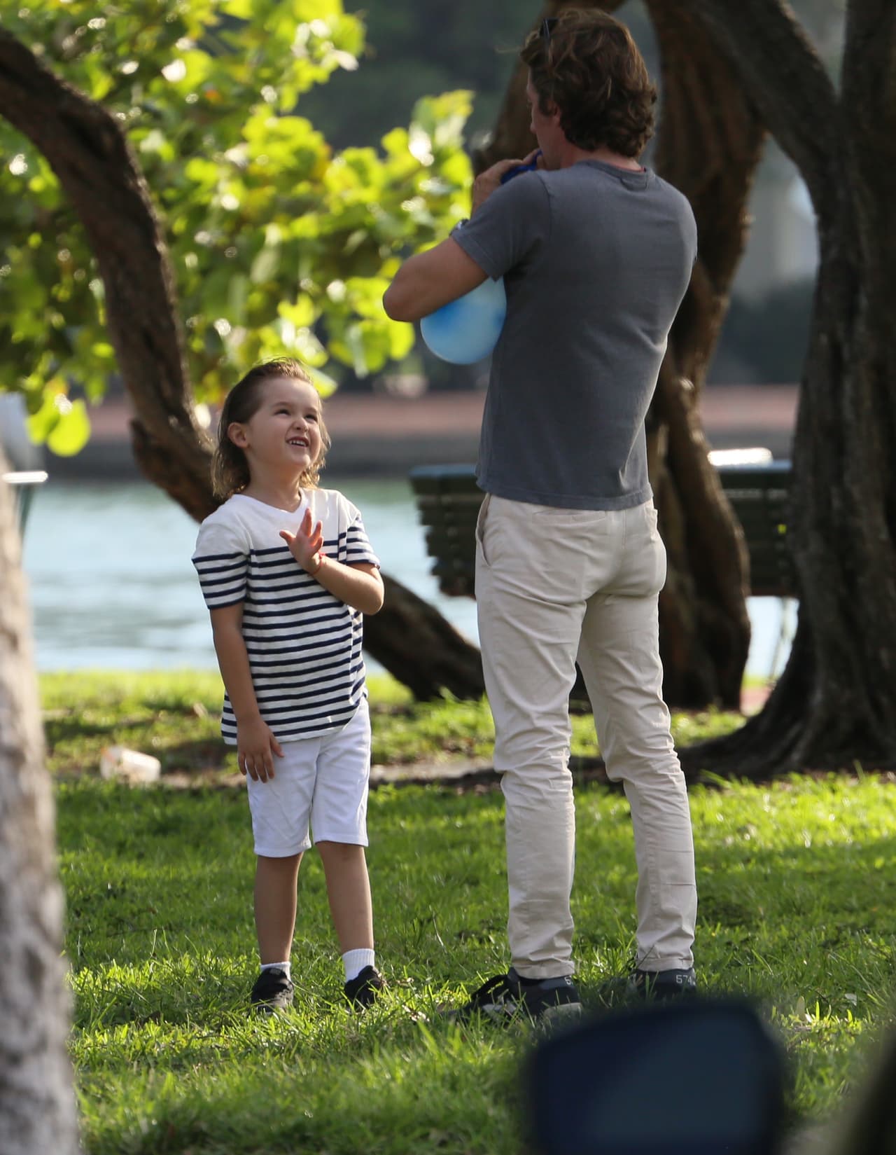Nico lo observaba muy paciente y curioso.