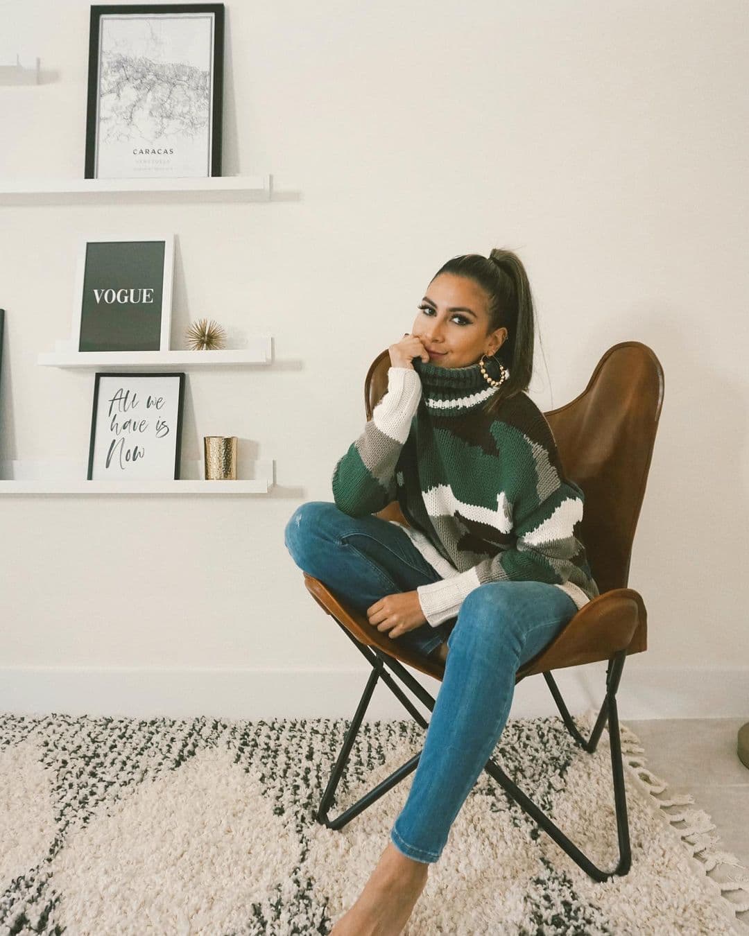 Jessica no deja escapar ningún detalle en la decoración que, al parecer, va inclinada al minimalismo.