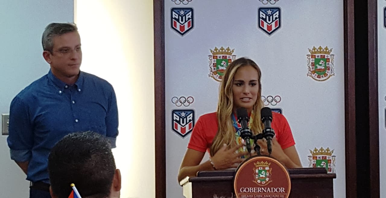 Cientos de personas llegaron hasta el aeropuerto Luis Muñoz Marín a recibir por todo lo alto a la tenista boricua que ganó la primera medalla de oro para Puerto Rico.