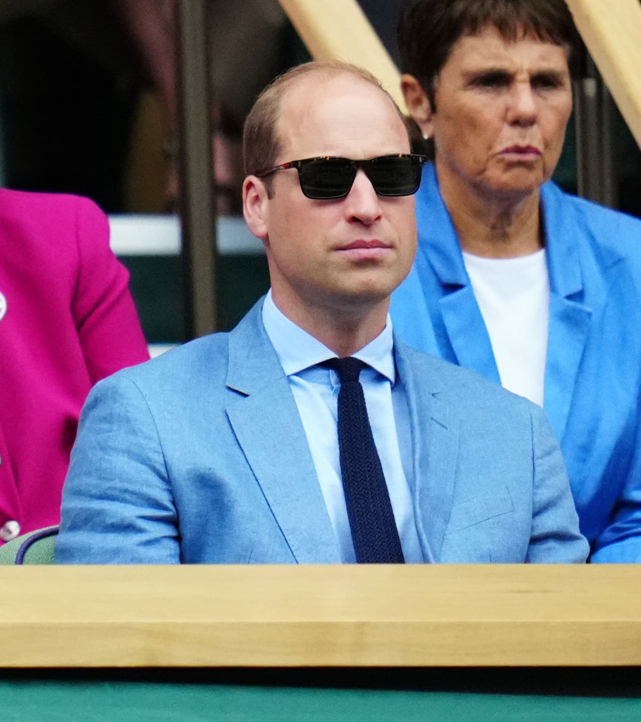 Mientras que el duque usó un traje azul y lentes oscuros.
<br>