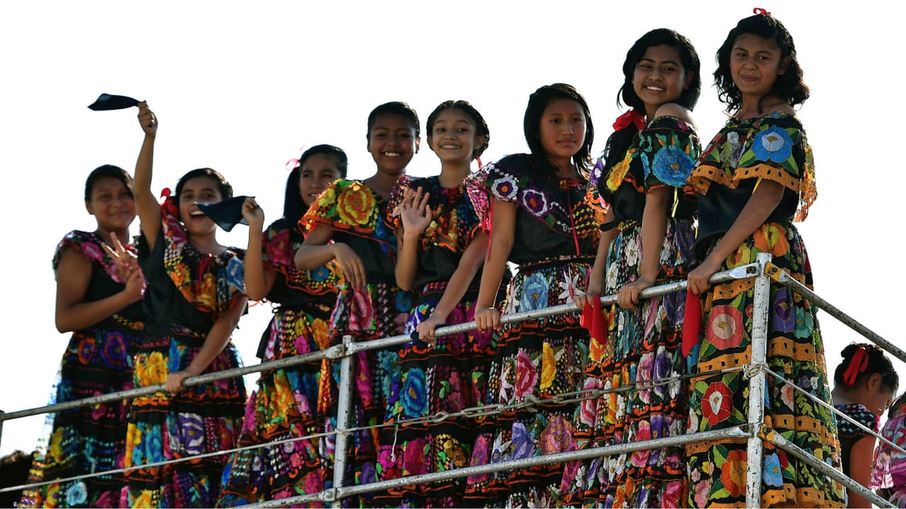 En el Aeropuerto Internacional Ángel Albino Corzo, de Tuxtla Gutiérrez, cientos más esperaron la llegada del Papa para su recorrido en Chiapas.