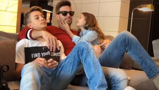 Pero en este día especial para William no solo se dejó consentir por sus retoños.