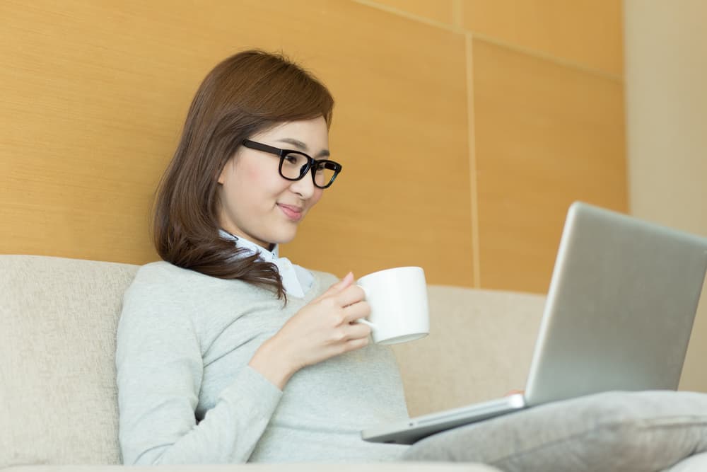 <b>Oportunidades que debes aprovechar este mes: </b>Un trabajo extra que puedes realizar desde tu casa utilizando la Internet o tu teléfono. Los contactos sociales que surgirán de ese tipo de actividad que además de entretenerte te dará dinero.
<br>
<br>
<b>Peligros que debes evitar:</b> Desatender tu familia, hijos, amigos, trabajo por estar ocupándote de asuntos ajenos a lo que realmente debes ocuparte diluyéndote, desconcentrándote y dispersando tu atención en cosas superficiales.