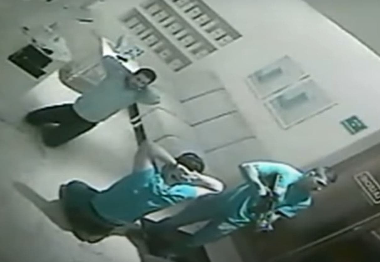 En agosto de 2016, un comando del Cartel Jalisco Nueva Generación (CJNG) irrumpió en el lujoso restaurante La Leche Almacén Gourmet en la zona turística de Puerto Vallarta, en Jalisco, y secuestró a Jesús Alfredo Guzmán y a cinco asociados del cartel que lo acompañaban.