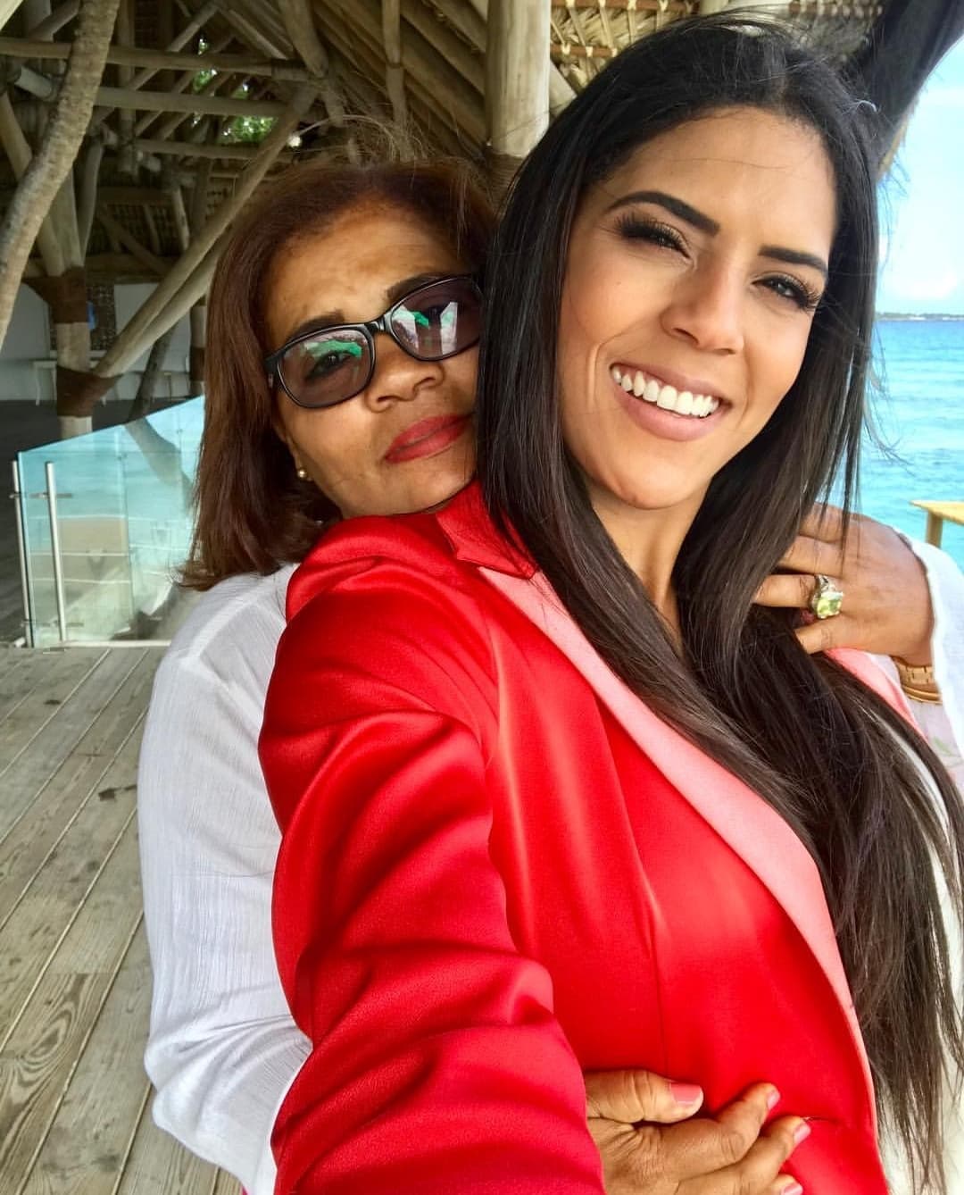 La conductora heredó de su madre su buen humor y la relajada forma de ver la vida, así como los gustos musicales. En varias emisiones de Despierta América ha revelado que ama la música de artistas que escuchaba con doña Divina Montero, por ejemplo, Marisela, Pimpinela, José José, y por supuesto, Rocío Dúrcal.
<br>