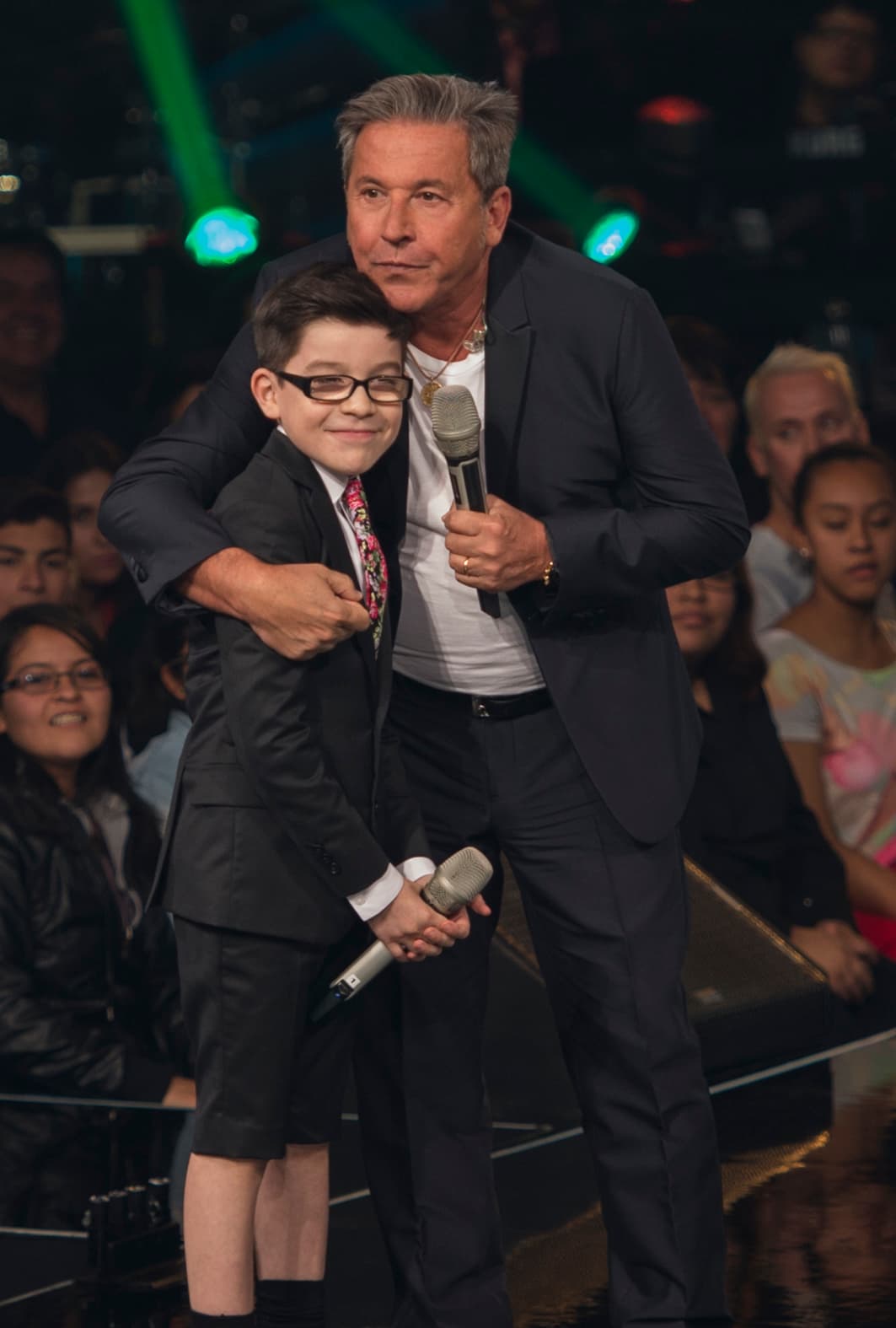 Gran lluvia de estrellas se dio cita, Carlos Rivera, Julión Álvarez, Ricardo Montaner, Moderatto, Kumbia All Starz y La Sonora Dinamita formaron parte de los musicales. La gran sorpresa de la noche fue el reencuentro de Pee Wee con los Kumbia All Starz, quien por desgracia fue el primer capitán eliminado junto con la Familia Gómez.