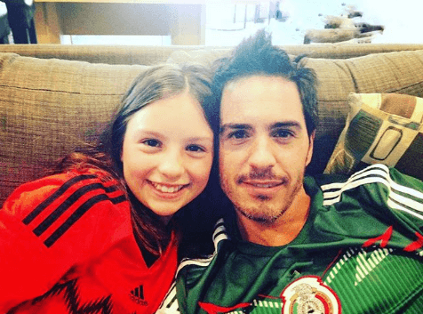 En entrevista para People en Español, el esposo de Aislinn Derbez señaló: "Soy papá desde hace 14 años. Luego de Lorenza, mi primera hija, vinieron muchos cambios y movimientos internos que me han ayudado a crecer mucho.".