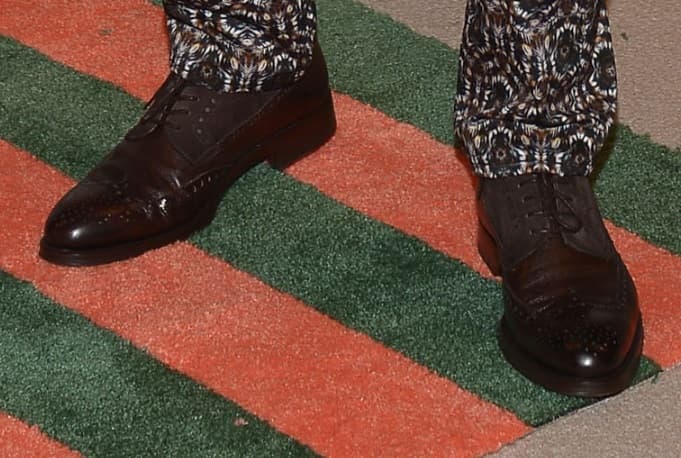 Y descubrimos que los zapatos también le fascinan, nunca descuida ni el más mínimo detalle.