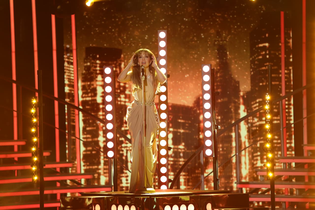 La estrella mexicana conquistó a las bellas y al público con una magistral interpretación de su nuevo sencillo ‘Vuélveme a querer’.