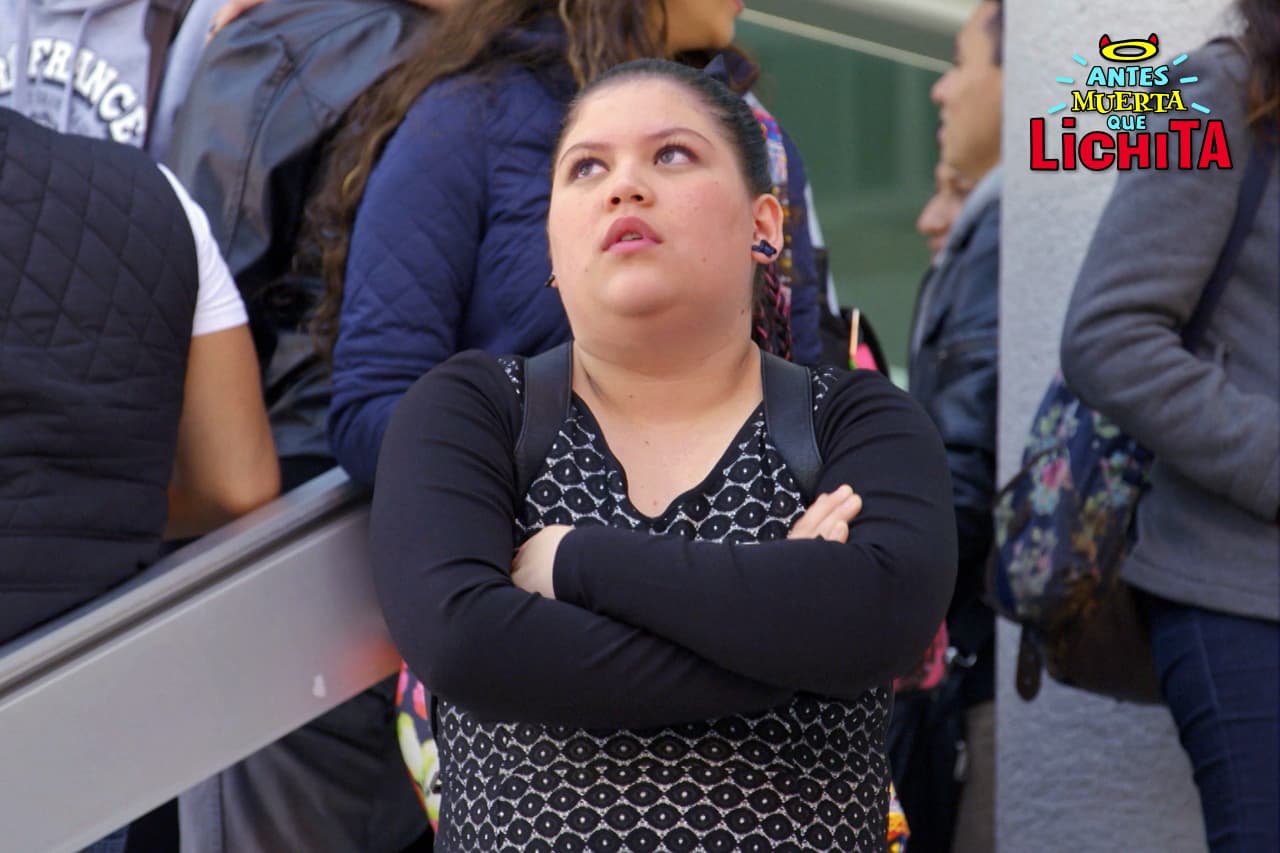 Dafne es bulleada por su aspecto físico en su primer día de clases.