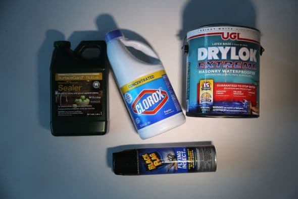 Líquidos corrosivos como pinturas, aerosoles y otros químicos no puedesn ser transportados