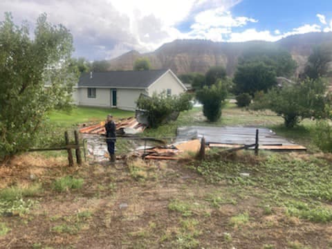 La Oficina del Sheriff del Condado de 
<b>Garfield</b> informó que un tornado causó daños la tarde del domingo 21 de agosto en la localidad de 
<b>Cannonville</b>.