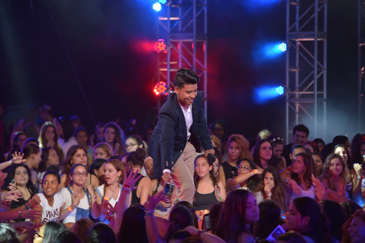 Ya es un cantante famoso en su iglesia y ahora probará suerte para ser parte del próximo fenómeno musical.