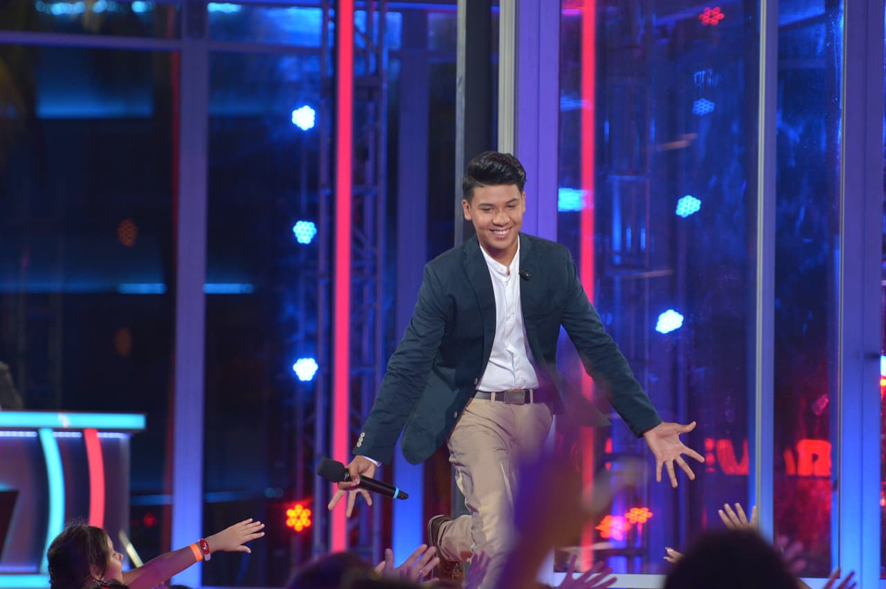 Ya es un cantante famoso en su iglesia y ahora probará suerte para ser parte del próximo fenómeno musical.