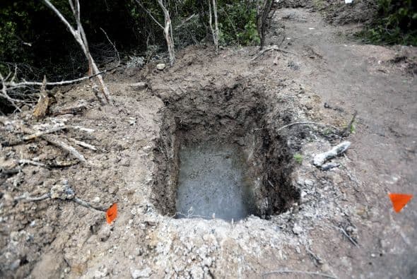 Las fosas fueron localizadas luego de la declaración de al menos 20 detenidos por la policía mexicana.