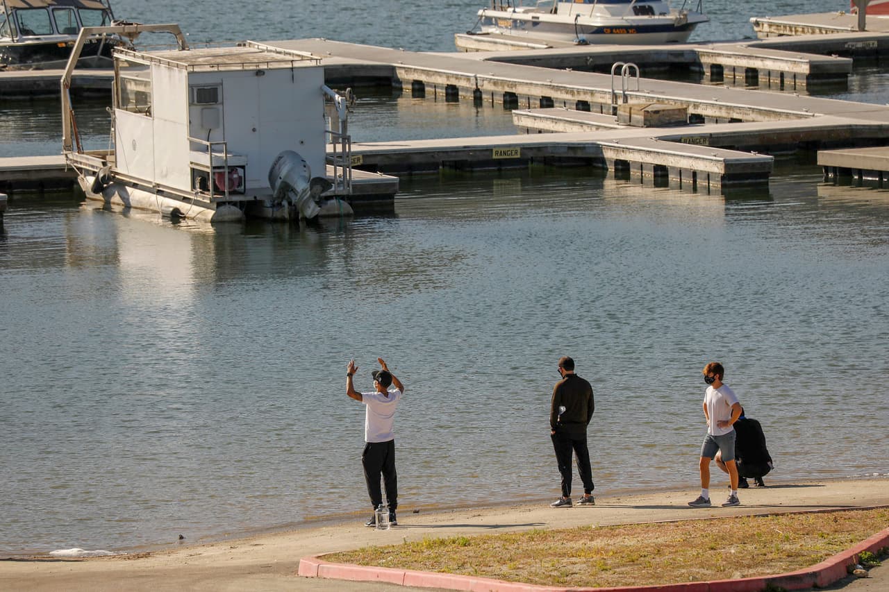 Green, quien actuó con Rivera en 'Step up: high water', compartió varias publicaciones en Instagram desde el lago. En una de las fotos escribió: 
<b><a href="https://www.univision.com/shows/despierta-america/positiva-y-sin-arrepentimientos-la-historia-de-vida-de-naya-rivera-quedo-plasmada-en-el-libro-sorry-not-sorry-video" target="_blank">"Te llamamos esta mañana... respondiste". </a></b>
<br>