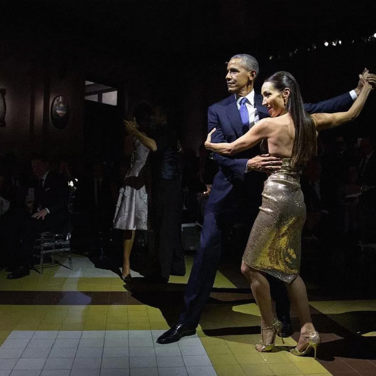 <b>Tango</b>. Barack Obama durante una sesión de baile en su visita a Argentina en 2016.