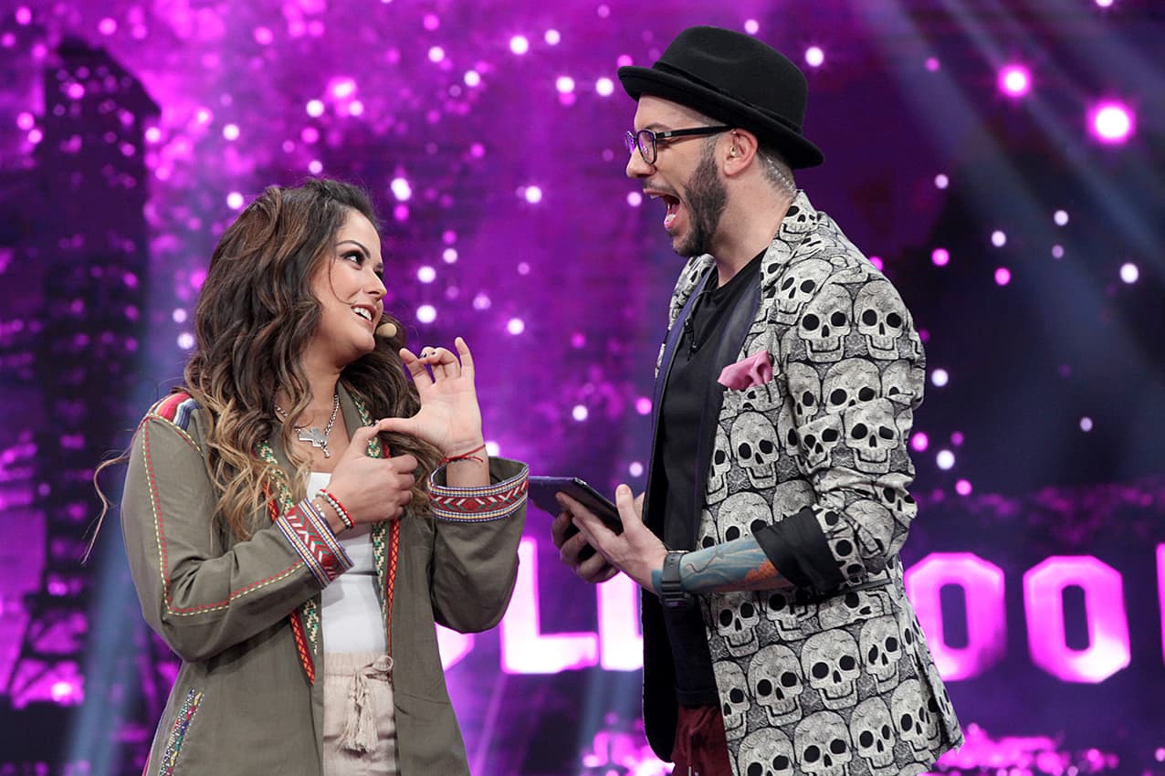 Mariana abandonó el escenario triste pero resignada.