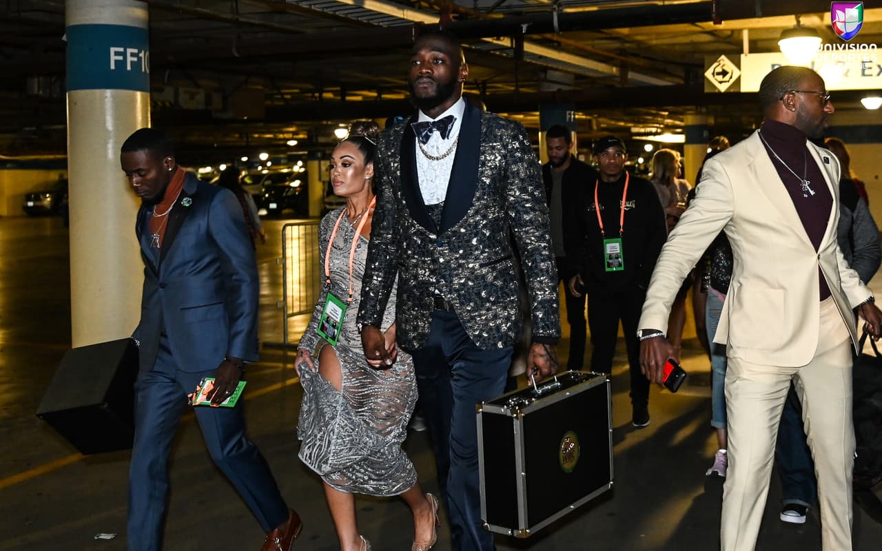 Tyson Fury y Deontay Wilder brindaron una pelea para la historia en el Staples Center de Los Ángeles. Wilder, monarca del CMB de peso completo, tiró en dos ocasiones al inglés, quien se levantó tras dominar la contienda con su elusivo boxeo. AL final, los jueces otorgaron un empate.