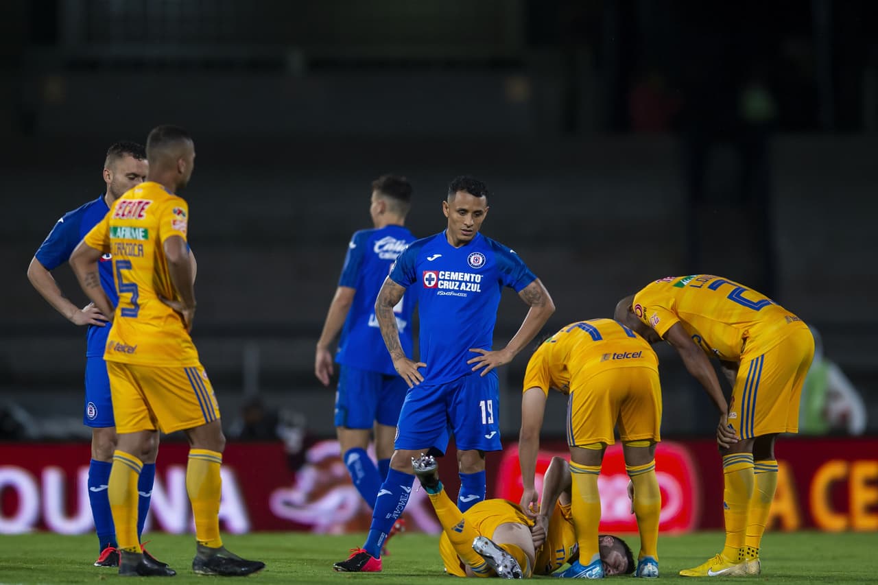 Los Tigres dejan ir el triunfo y la Máquina les empata el encuentro, lo lleva a los penales y se cuelan a la final de la Copa GNP.